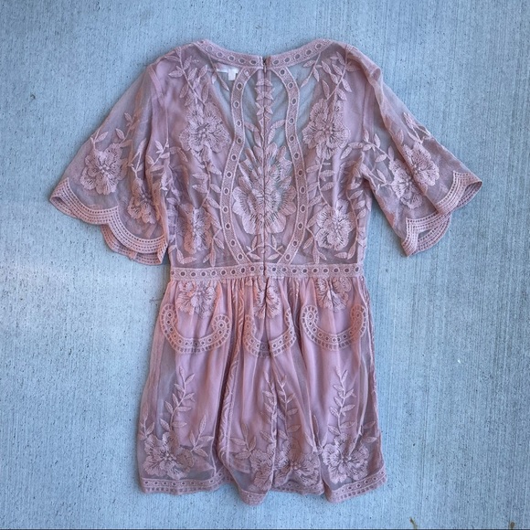 Honey Punch pretty sexy deep v-neck pink blush lace romper shorts M - Picture 9 of 14